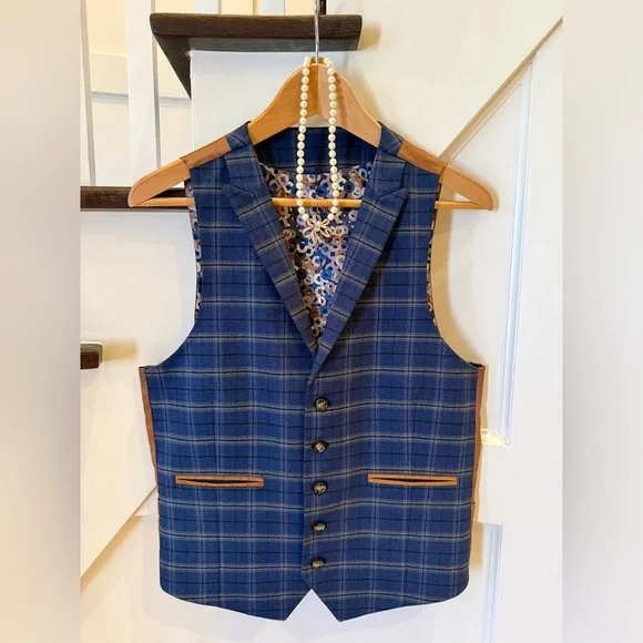 Menswear-Inspired Vintage Plaid Vest - Picture 1 of 10